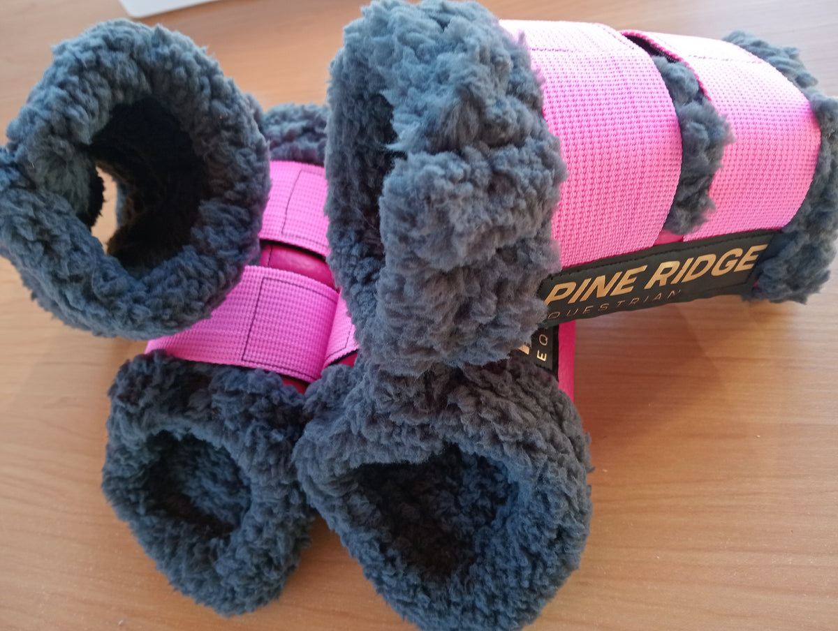 Hack Brush Boots pink