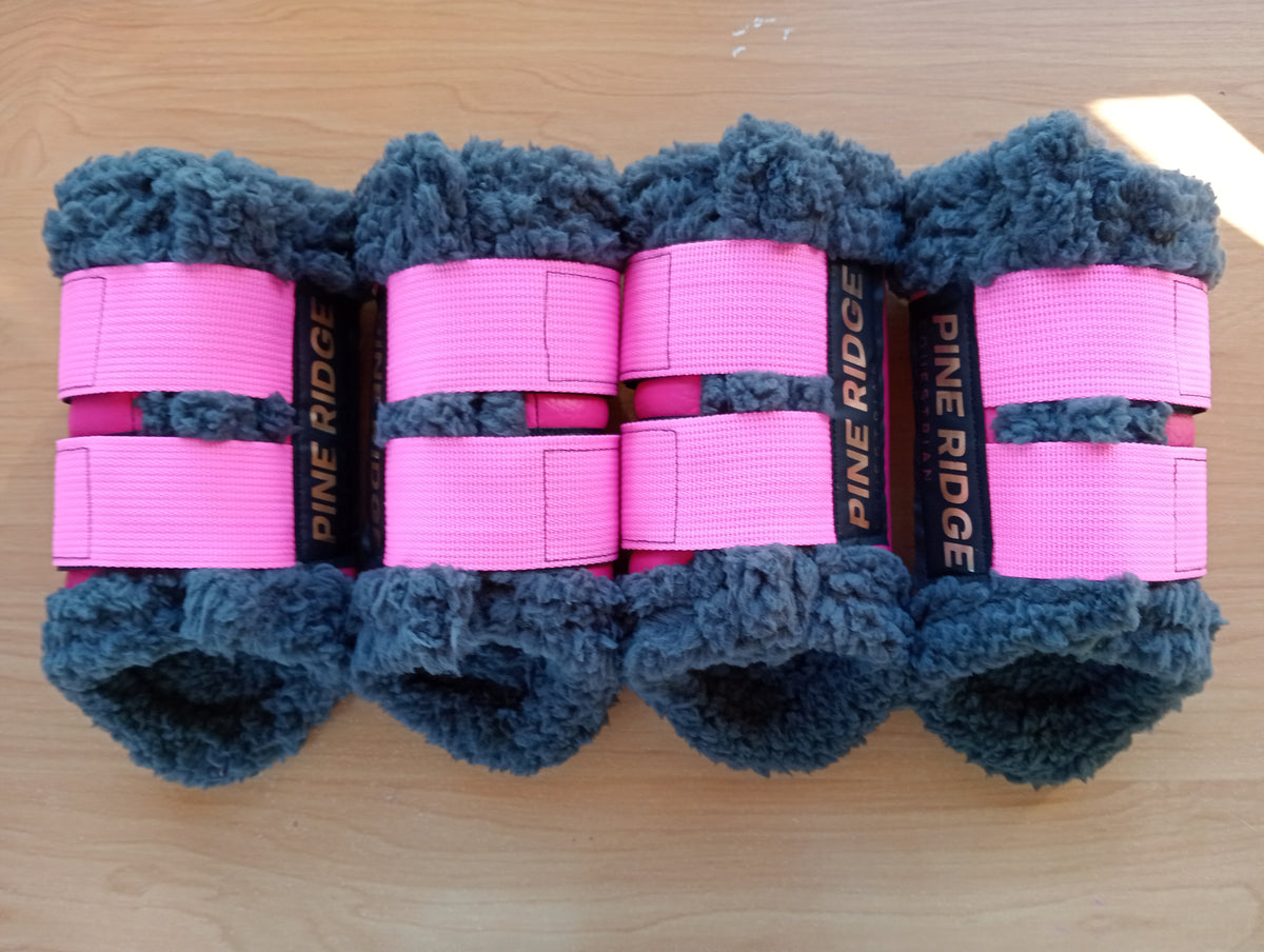 Hack Brush Boots pink