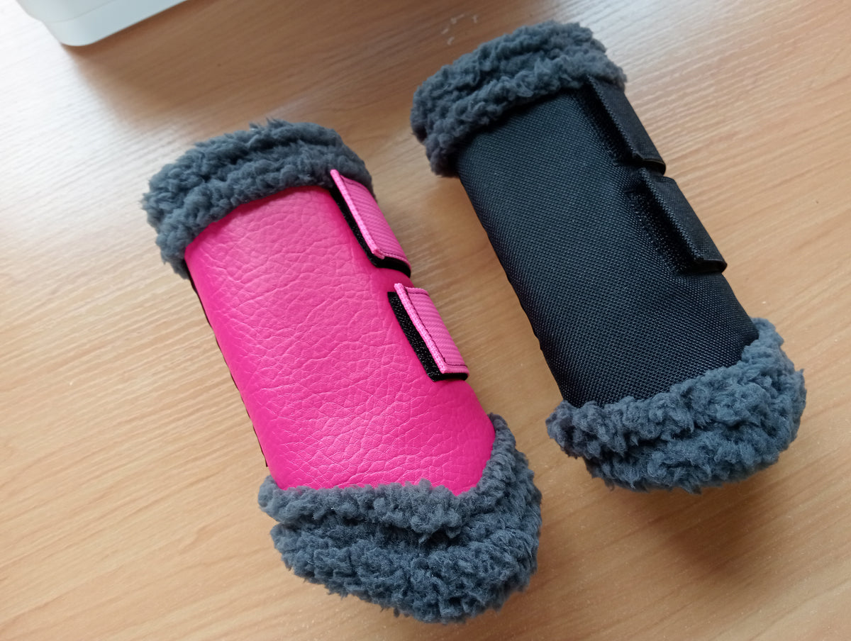 Mini Brush Boots - Pink